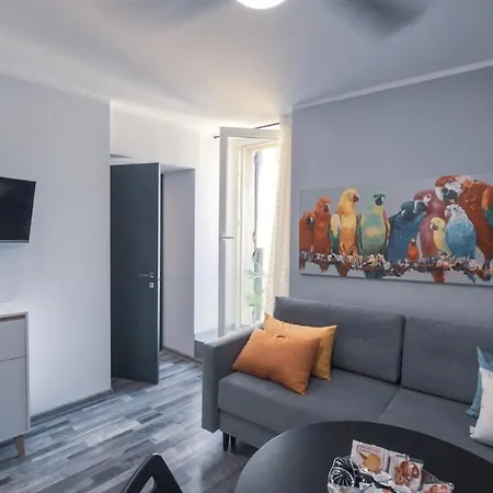 Residenza Santa Anastasia At Piazza Erbe - Lift شقة