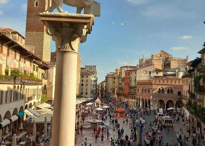 Апартаменты Residenza Santa Anastasia At Piazza Erbe - Lift